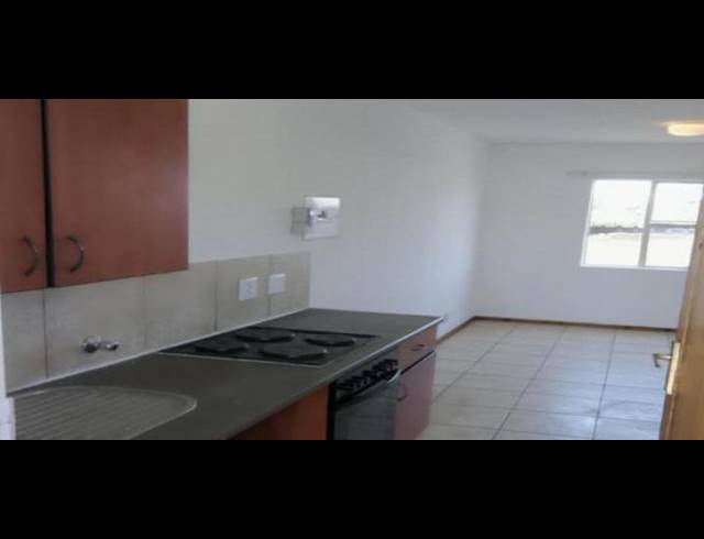 2 BEDROOM APARTMENT FOR SALE IN KEMPTON PARK